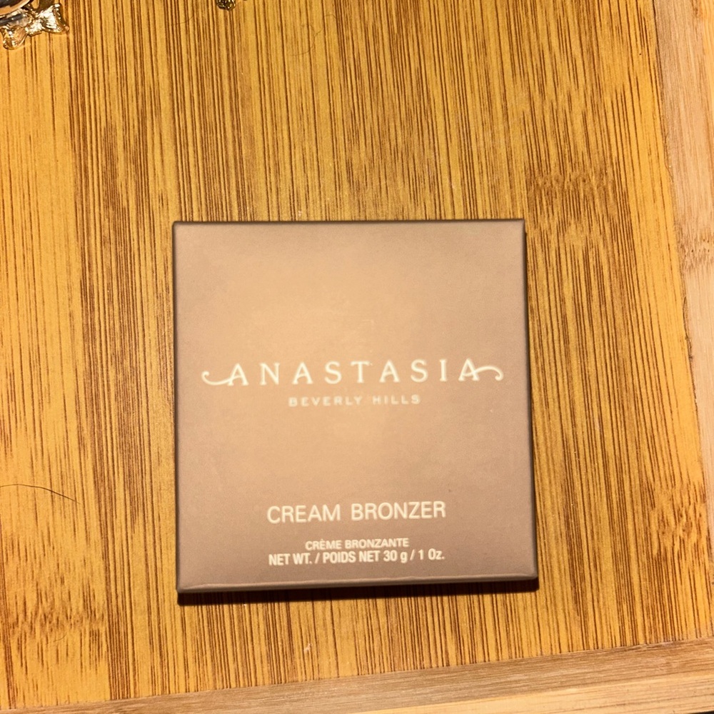 Anastasia Beverly Hills Cream Bronzer in Brown Packaging